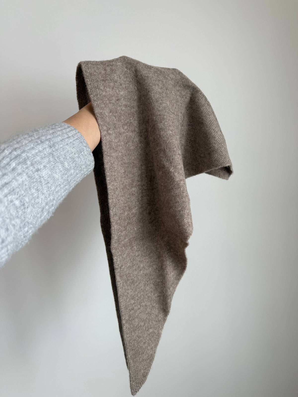 FUZZY WOOL CRAVAT SCARF - neutral