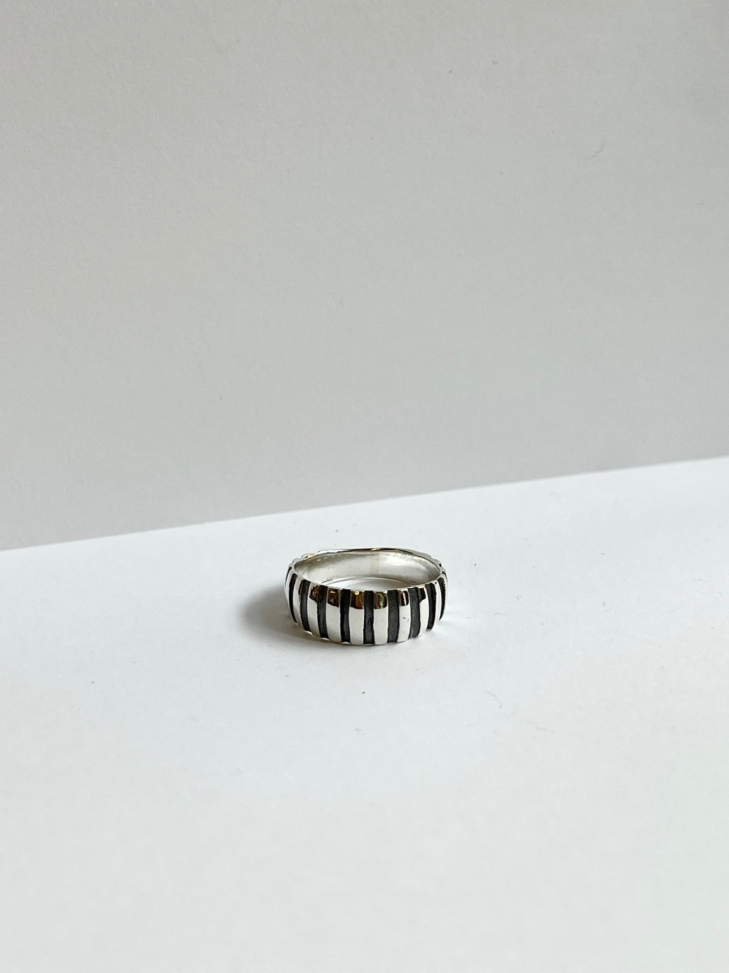 Rib Band Ring