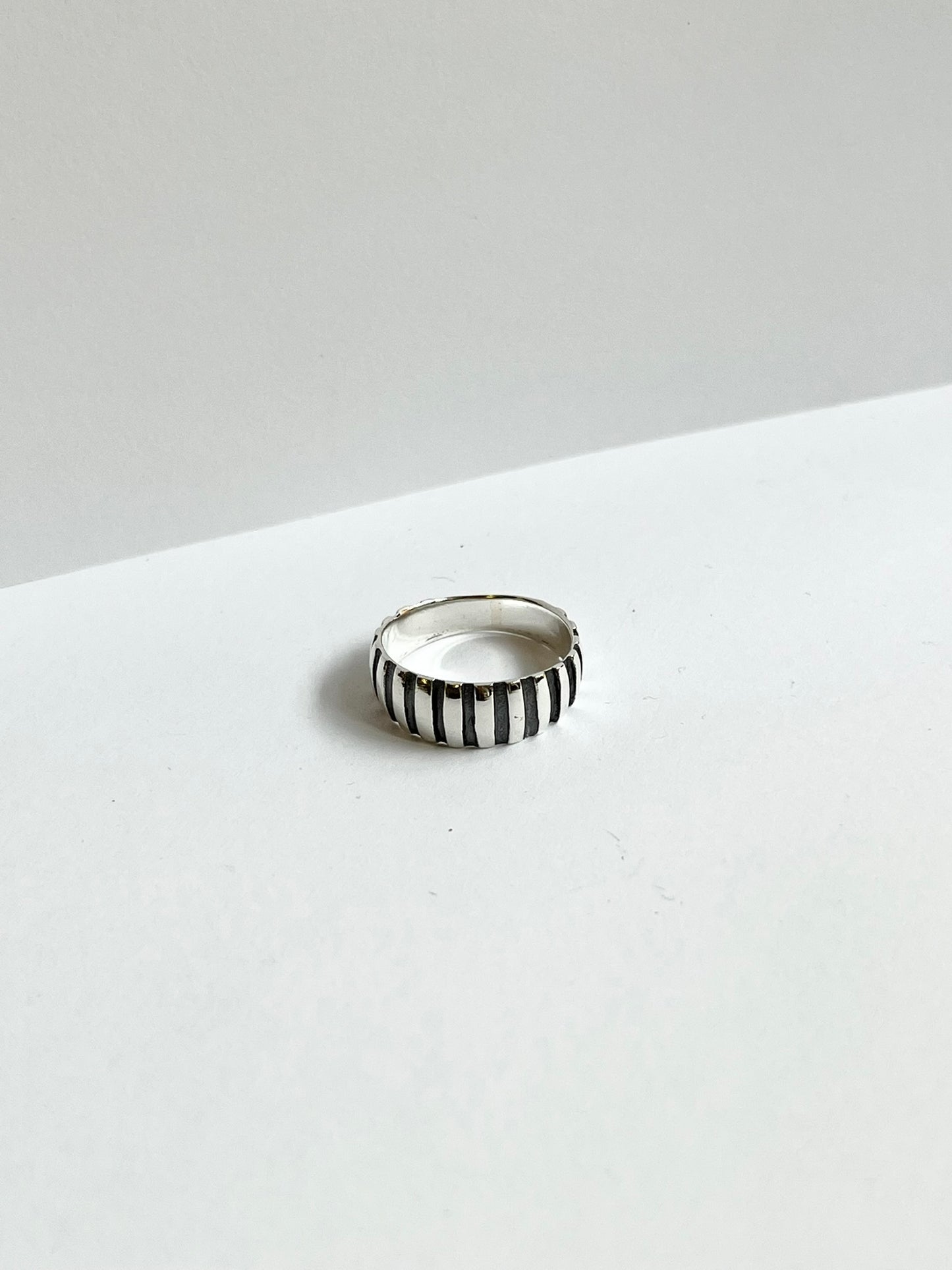 Rib Band Ring